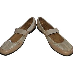 NaturalSoul By Naturalizer Genuine Leather Slip On Elastic Strap Shoes